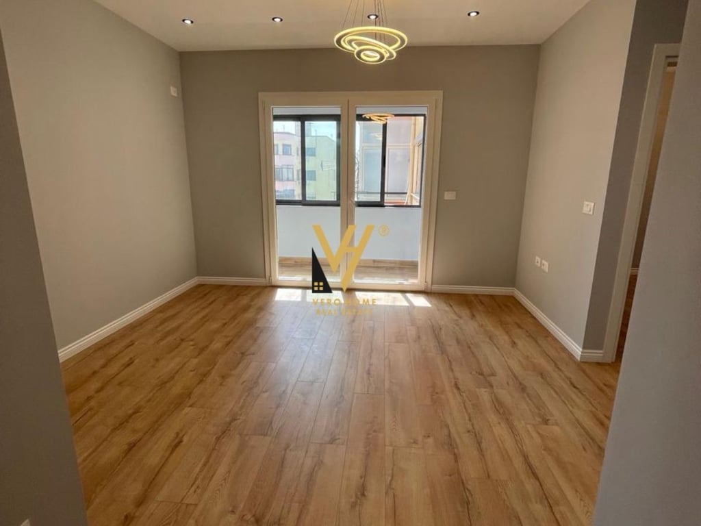 VENDESI APPARTAMENTO 1+1 IN VIA 5 MAJI 98.000 EURO