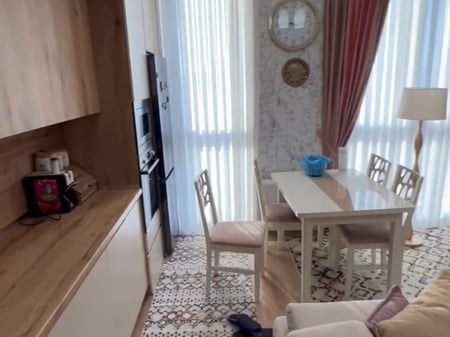 A 2+1+2 apartment is available at Dinamo market, Ferit Xhajko street.