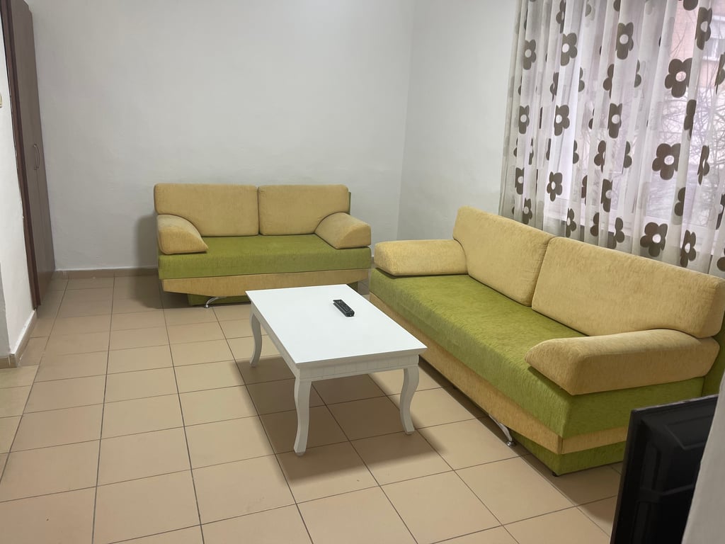 Jepet me qera apartament 1+1 tek Prokuroria