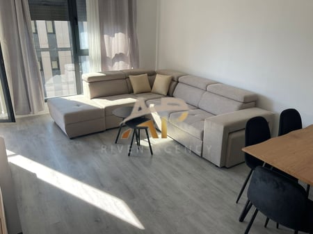 EXLUSIVE  Jepet me qera apartament 1+1 i pabanuar me pare prane Uet, Klani