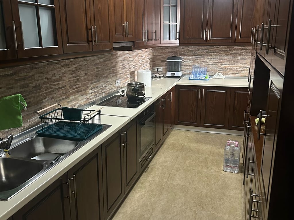 1+1, furnished, opposite Delijorgji, price 450 euros.