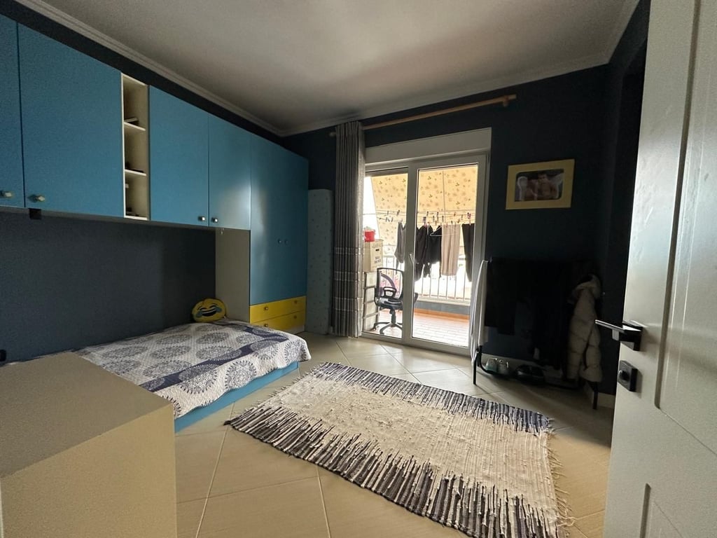 OXHAKU, SHITET APARTAMENT 3+1 ME POST PARKIMI