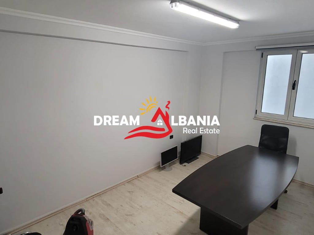 Shitet Super Apartament 2+1 prane Rruges se Kavajes (ID 41211725)
