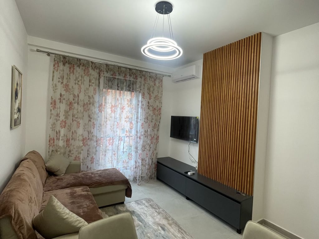 Apartament 1+1 me qira prane Shkolles se Kuqe