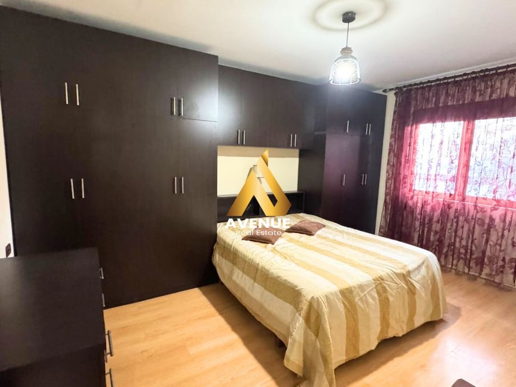 IN AFFITTO APPARTAMENTO 1+1 VICINO AL PALAZZO CON FRECCIA, TIRANA