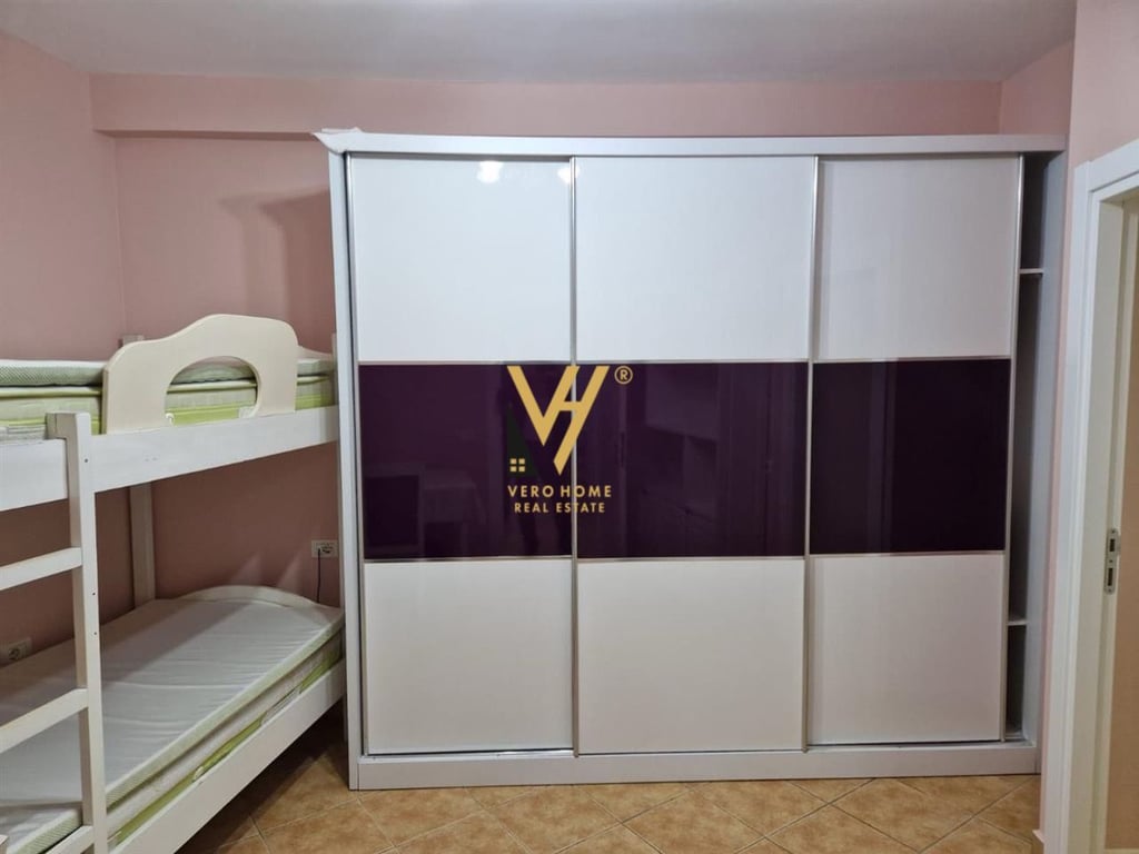 AFFITTASI APPARTAMENTO 3+1+2 A ZOGU I ZI 800 EURO