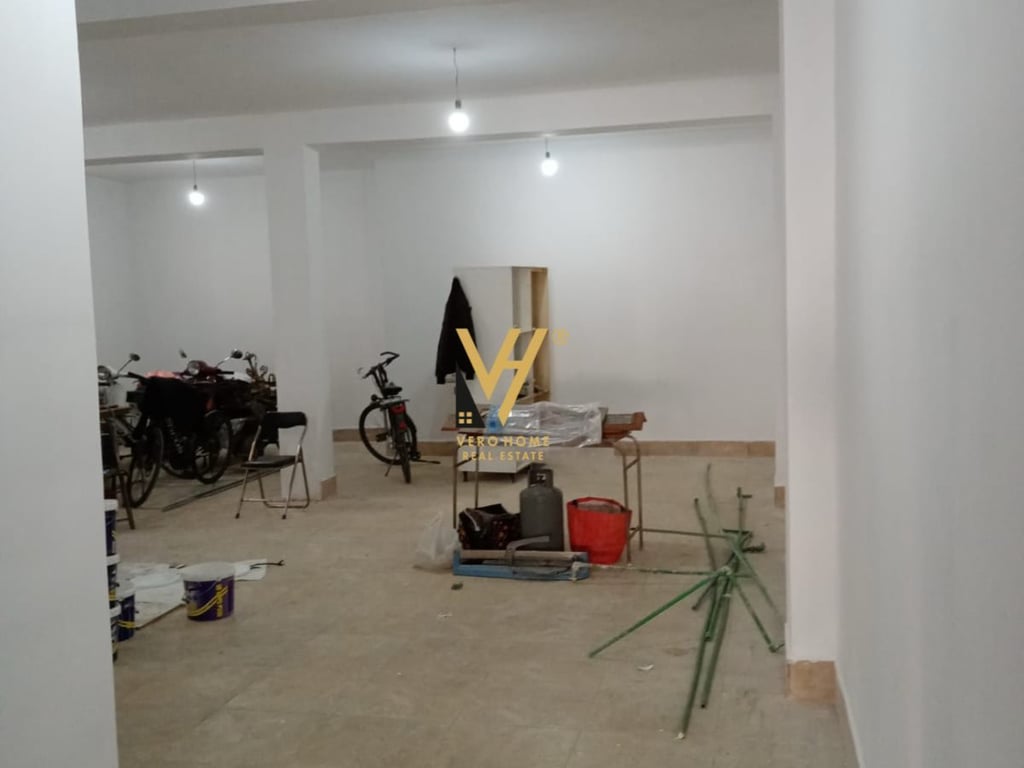 JEPET AMBIENT 140 M2 ME QERA TE TREGU ELEKTRIK 1.200 EURO