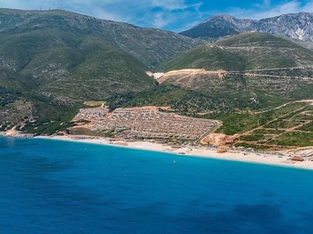 🏡 Land for Sale for Construction in Palasë