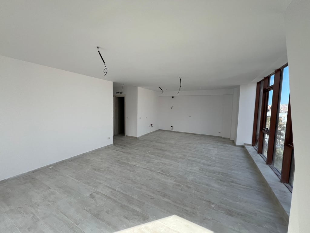 RENTAL SPACE OF 156 M2 - MAIN ROAD RR. KAVAJES