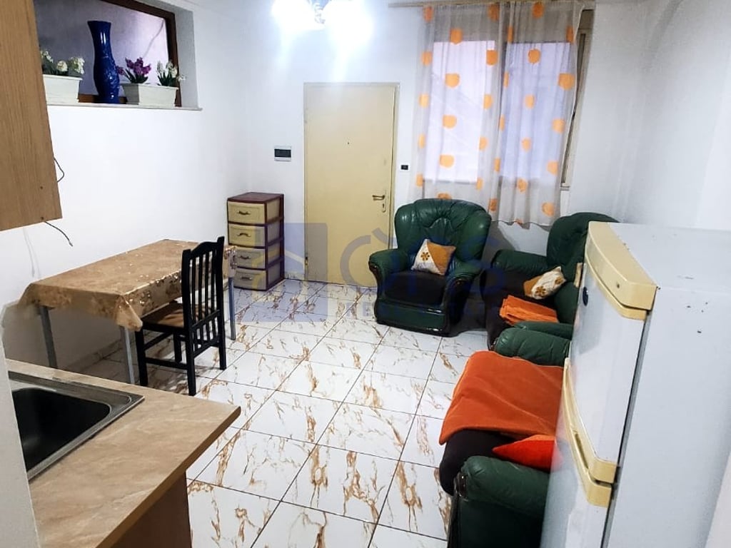 A 1+1 apartment is for rent on Bulevardi Ri.