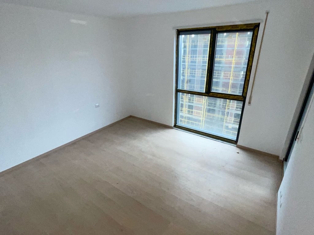 Shitet apartament 2+1 tek akses tirana