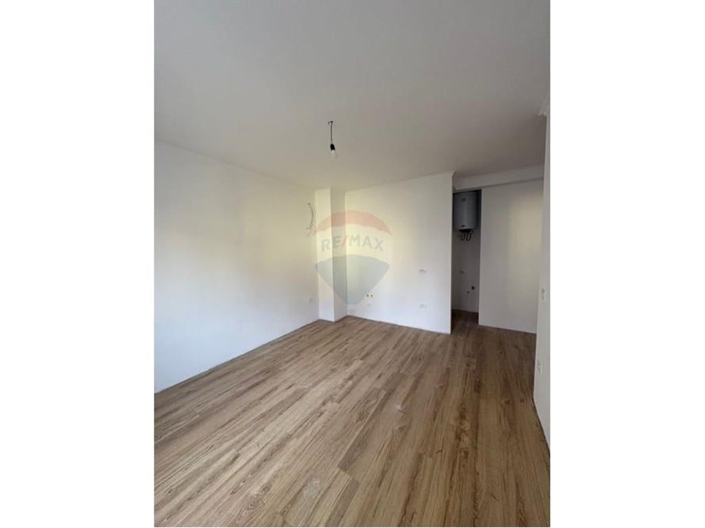 APARTAMENT 1+1 PER SHITJE, PRANE PROKURORISE
