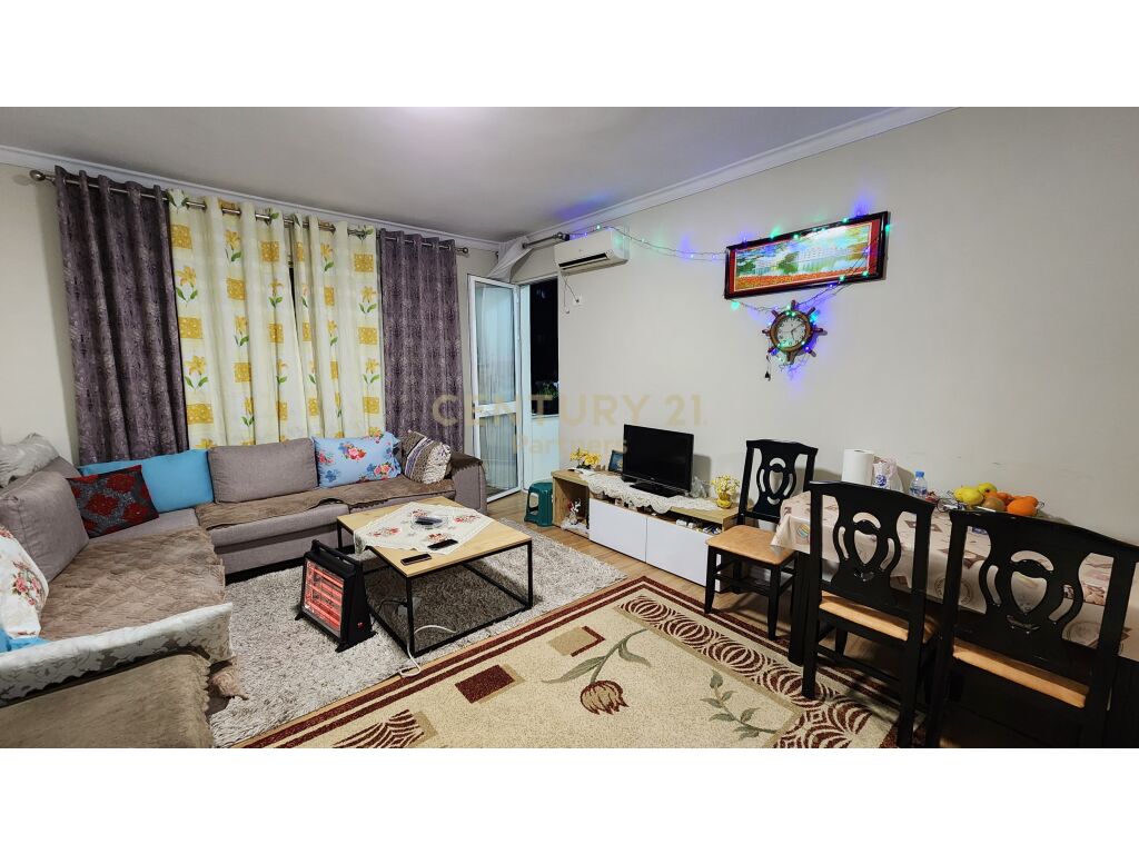 Vendesi 1+1 in Via Besim Alla.