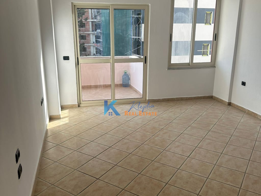 Apartament 1+1 per qira te ish Nshrak, pas Sq21