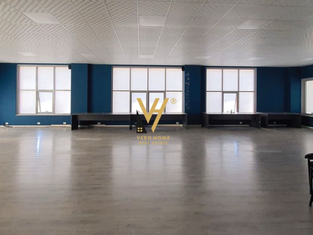 SHITET AMBIENT BIZNESI 240 M2 TE RRUGA BARDHYL 622.000 EURO