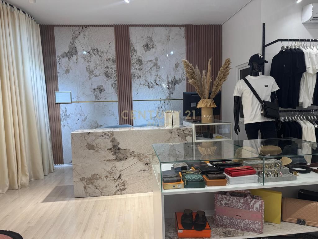 🛍️ BUSINESS FOR SALE – BOUTIQUE ON "MYSLYM SHYRI" STREET!