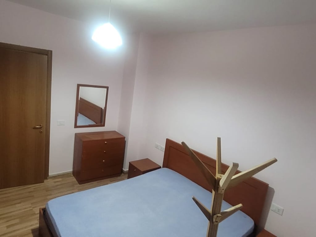 Apartment 2+1 for rent, at the beginning of Jordan Misja street near Gener 2 (behind the Supreme Court). Price: 550,000 lek.
