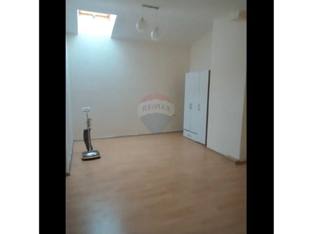 Dupleks për Qira Tek Liqeni i Thate