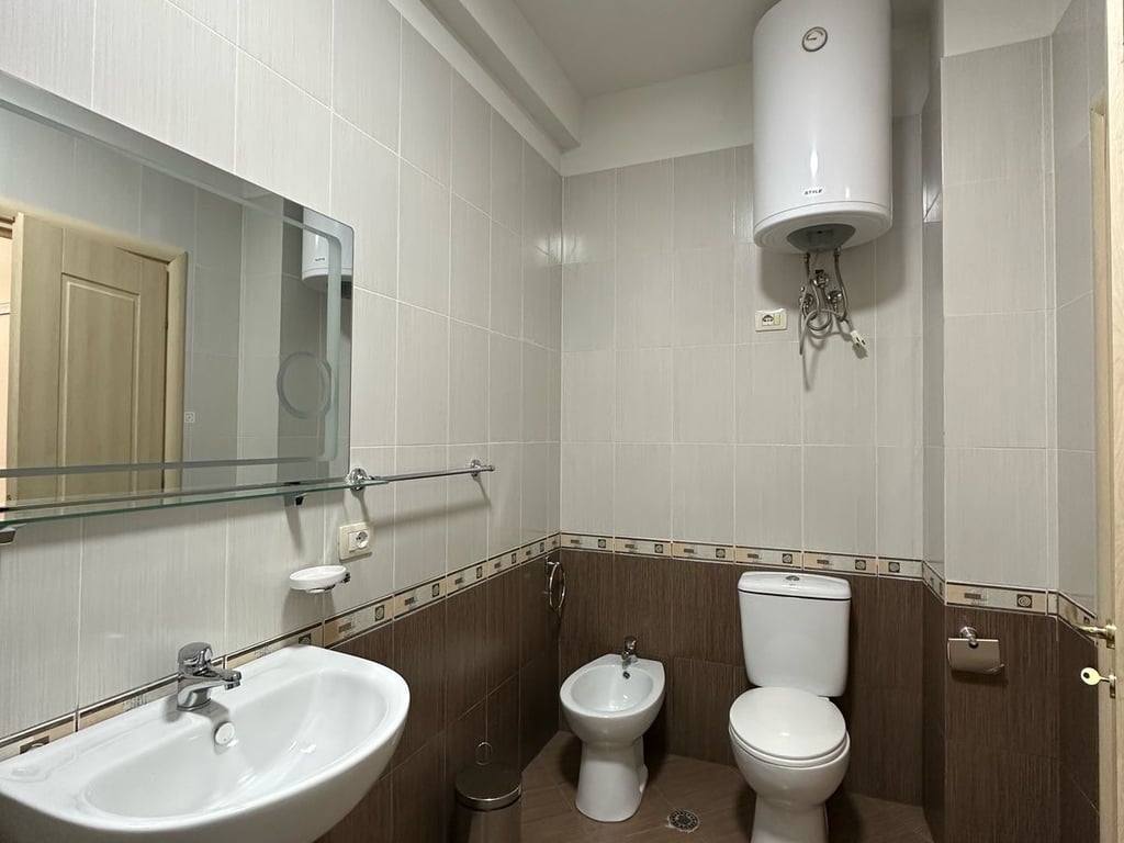 2+1,furnished,with parking,dry lake,650