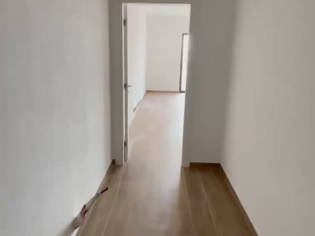 Zyre Me Qera 2+1 tek Kompleksi Arlis, Farmacia 10 (ID BZ2604) Tirane.