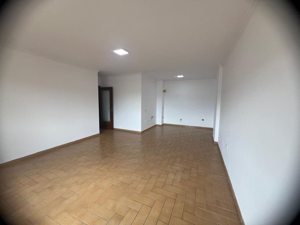 Ufficio in Affitto📍Via Perlat Rexhepi 📌150.000 lek
