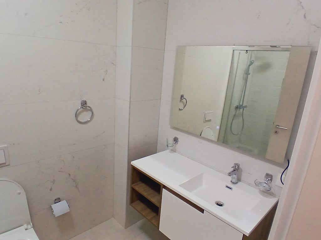 Apartament 2+1+ parkim per qira te Pazari i ri