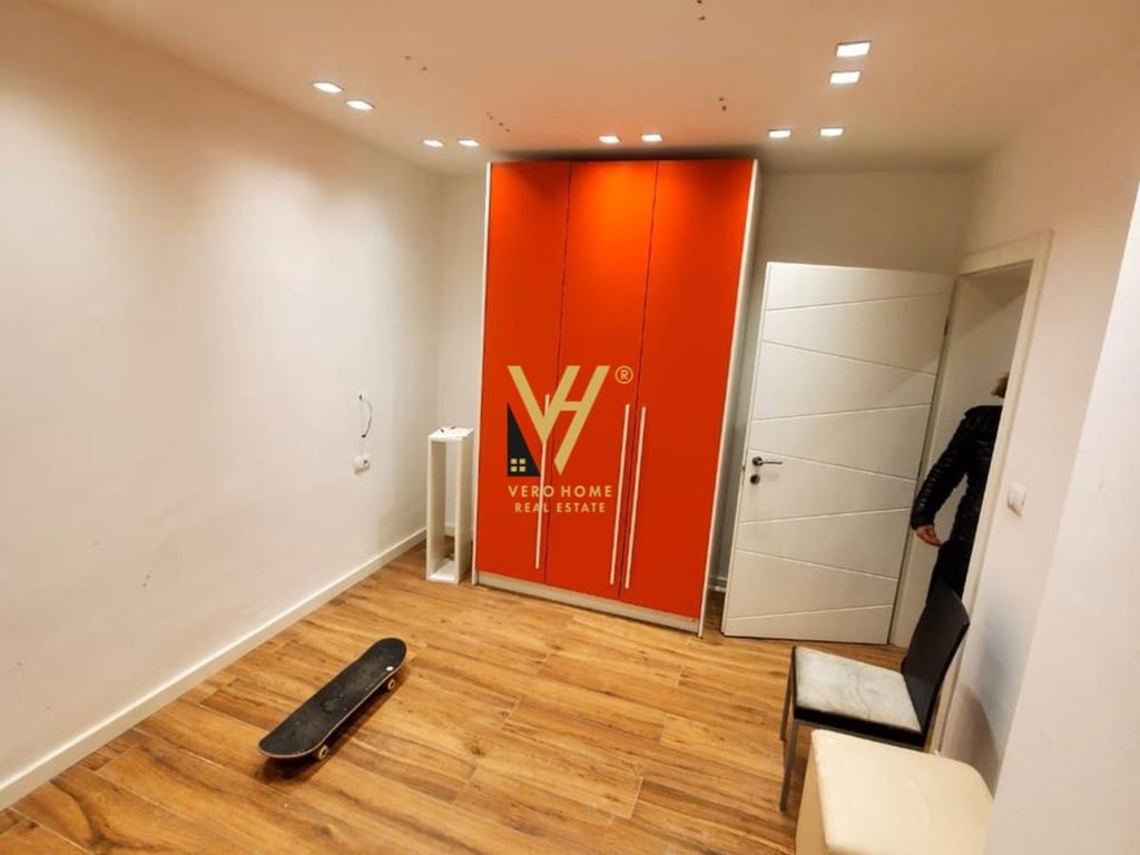 JEPET ZYRE 75 M2 ME QERA TE MEDRESEJA, PRANE SHKOLLES MISTO MAME 600 EURO