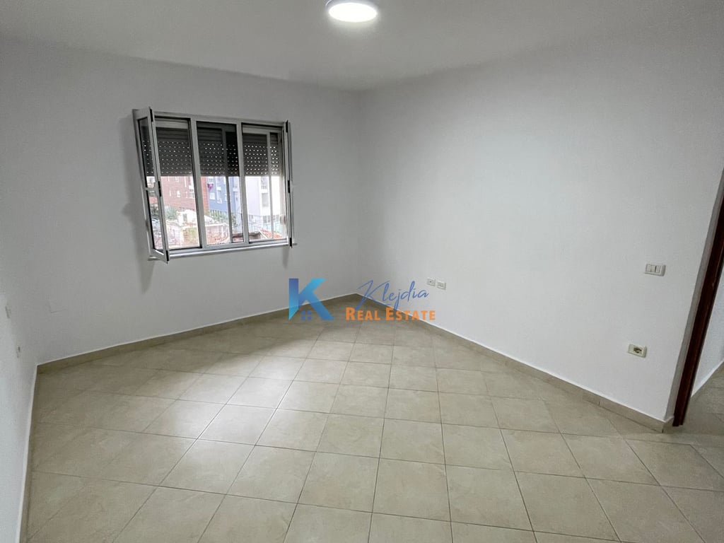 2+1 near the New Bazaar