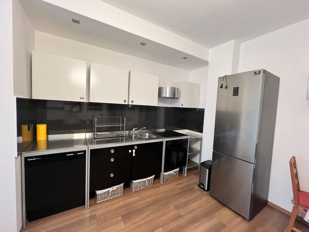 Affittasi appartamento 2+1 a Kodra e Diellit.