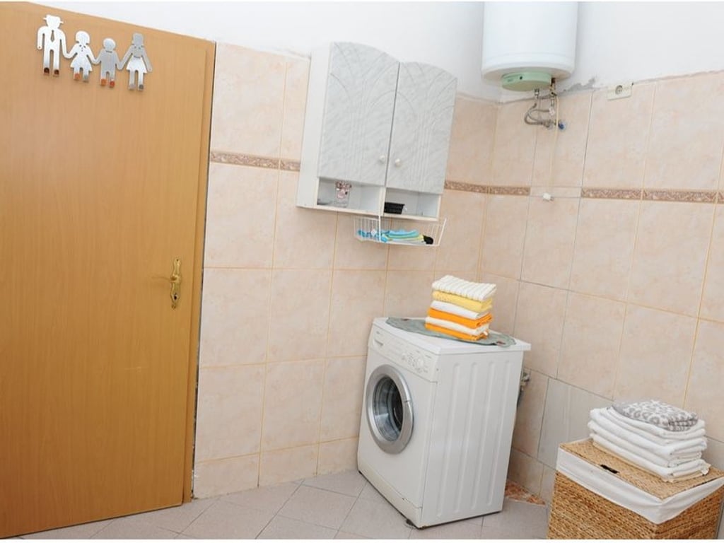 Qera, Apartament 1+1 ( Kati i 2 i nje Vile), Ali Dem, Tirane.