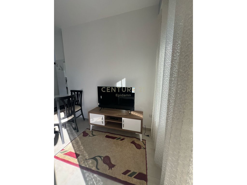 Jepet me qera apartament 1+1 te Tregu Industrial!