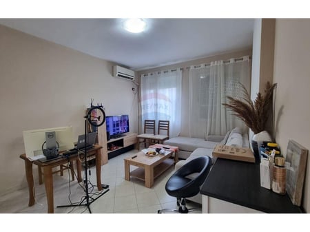 Jepet apartament 1+1 me qira prane Komunes Parisit