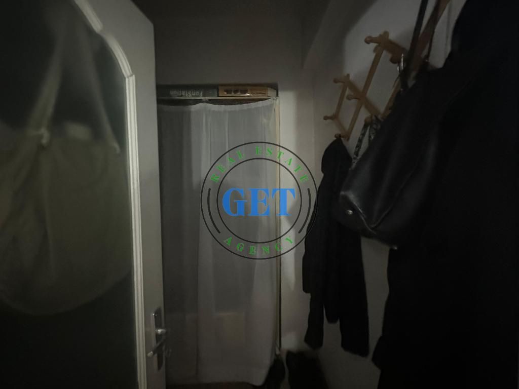 Shitet Apartament 2+1,Prane Shkolles "Qemal Mici", Durres  Stadiumi 85,000 €