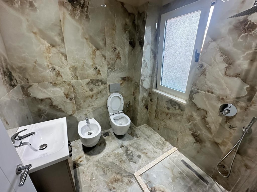 Shitet SUPER APARTAMENT 2+1+2 te Gjiri i Lazit, Lura 1