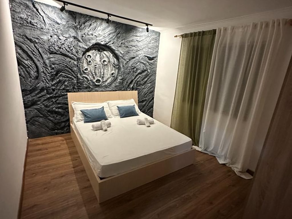 Stacioni i Trenit ofrojme per qira apartament 2+1