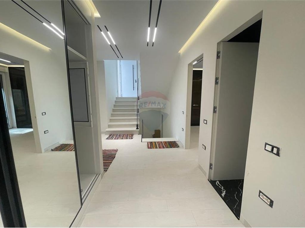 Si offre una villa in affitto vicino a TEG.