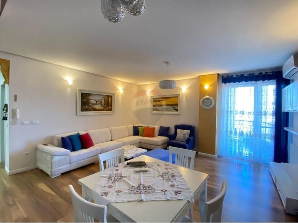 Apartment 2+1+2 for sale in Xhamllik.