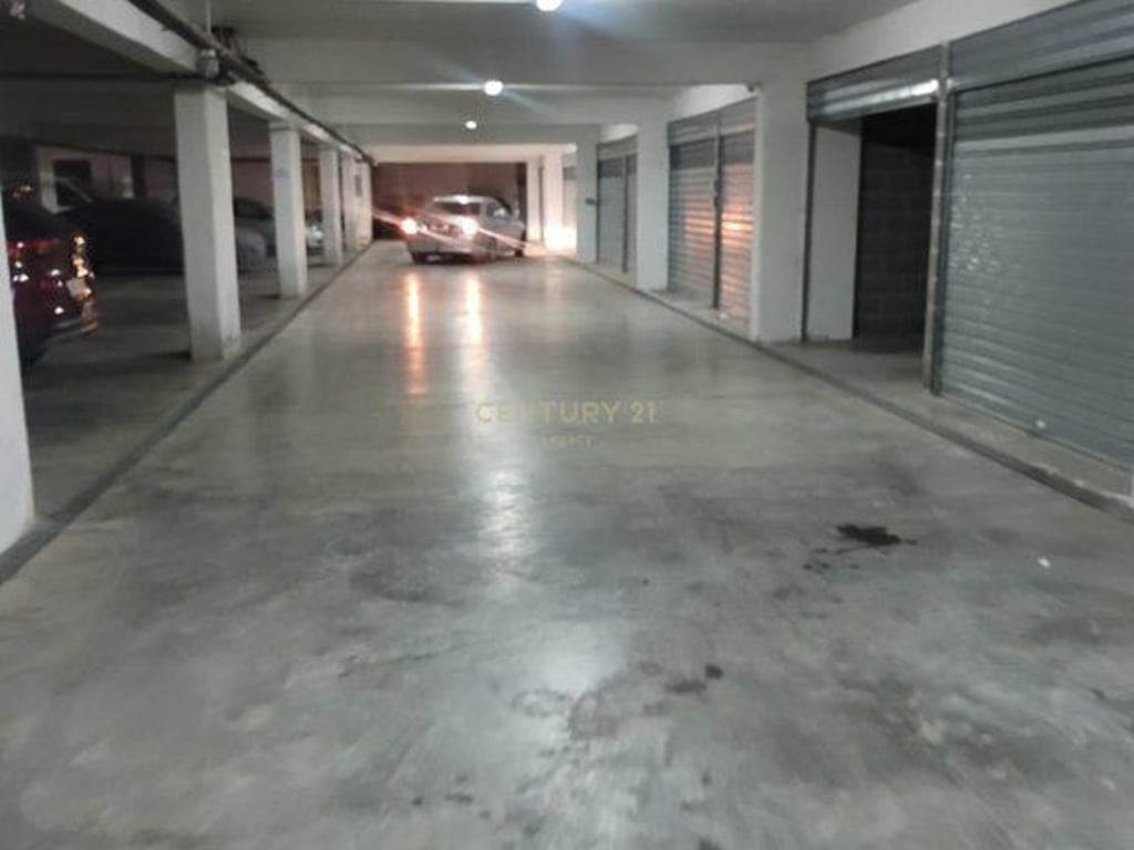 GARAGE IN VENDITA 100 m SOPRA REST. FRESKUT 25.000 €