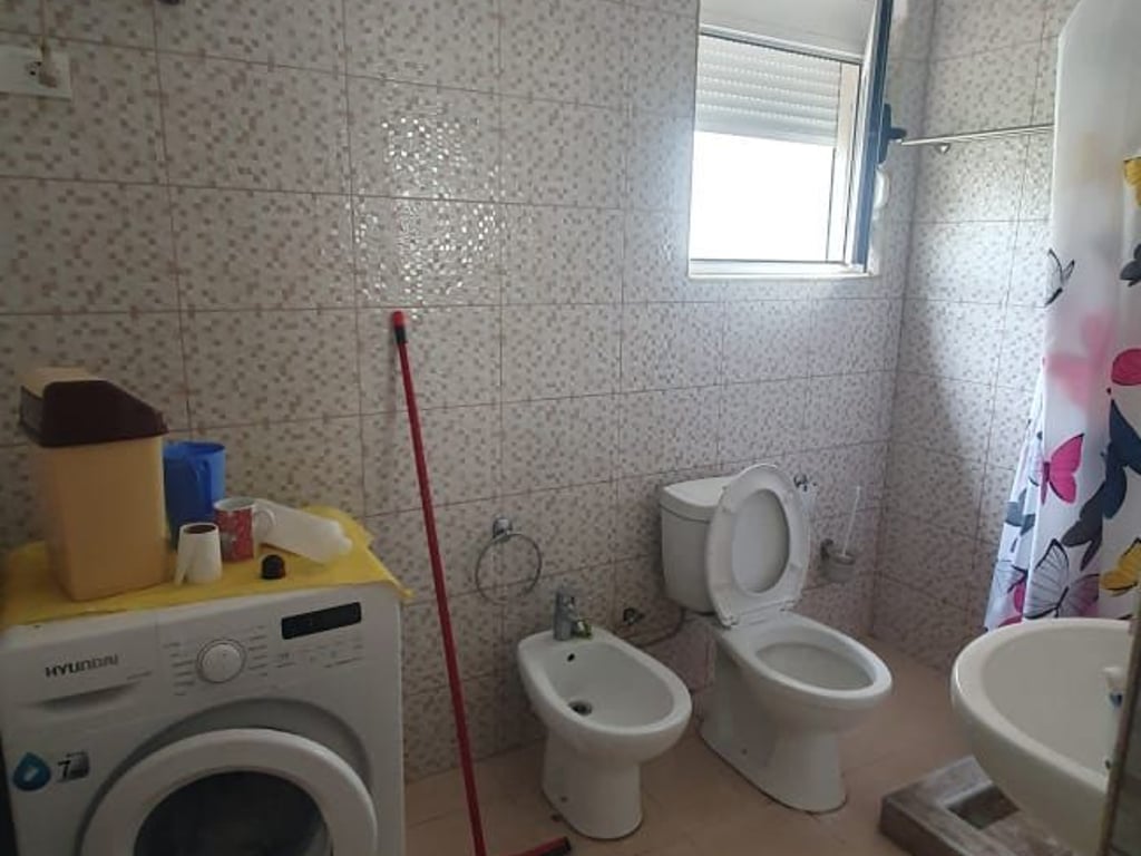 SHITET APARTAMENT 1+1 NE PLAZHIN E QERRETIT