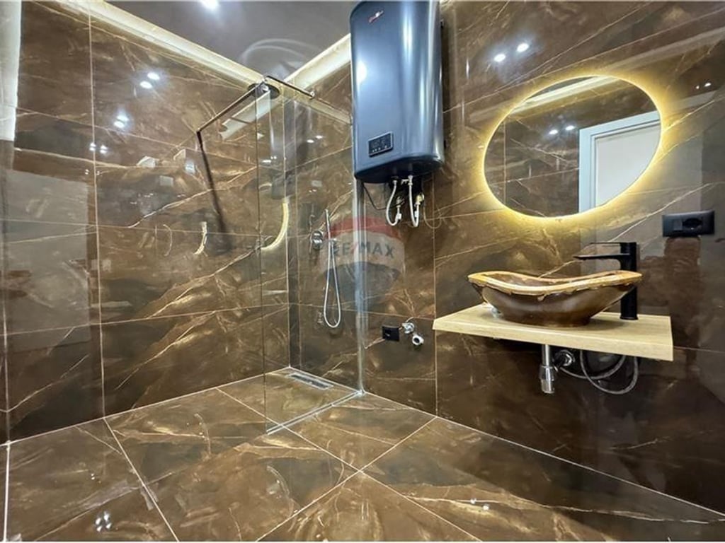 Shitet Apartament 2+1