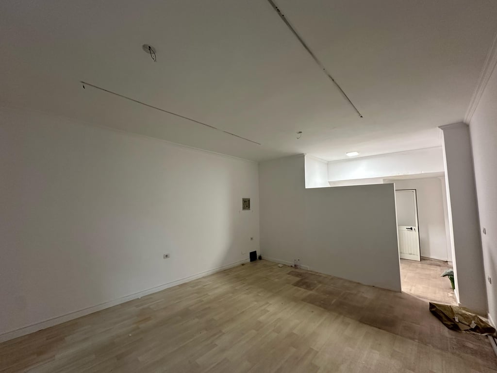 Affitto, Ambiente Commerciale, Piazza Wilson, Tirana.