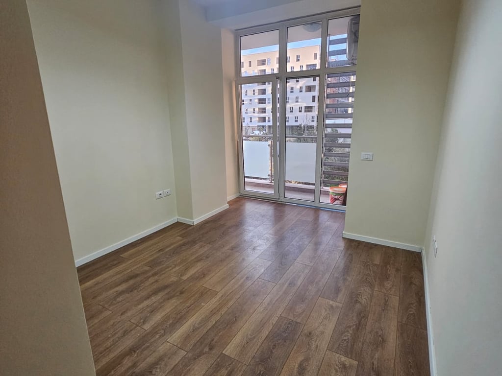 Jepet me qera zyra 3+1+2 te Kika 2, Komuna e Parisit