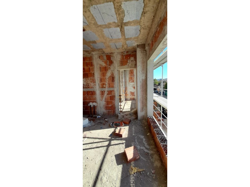 Vendesi appartamento 2+1+2 in via Jordan Misja.