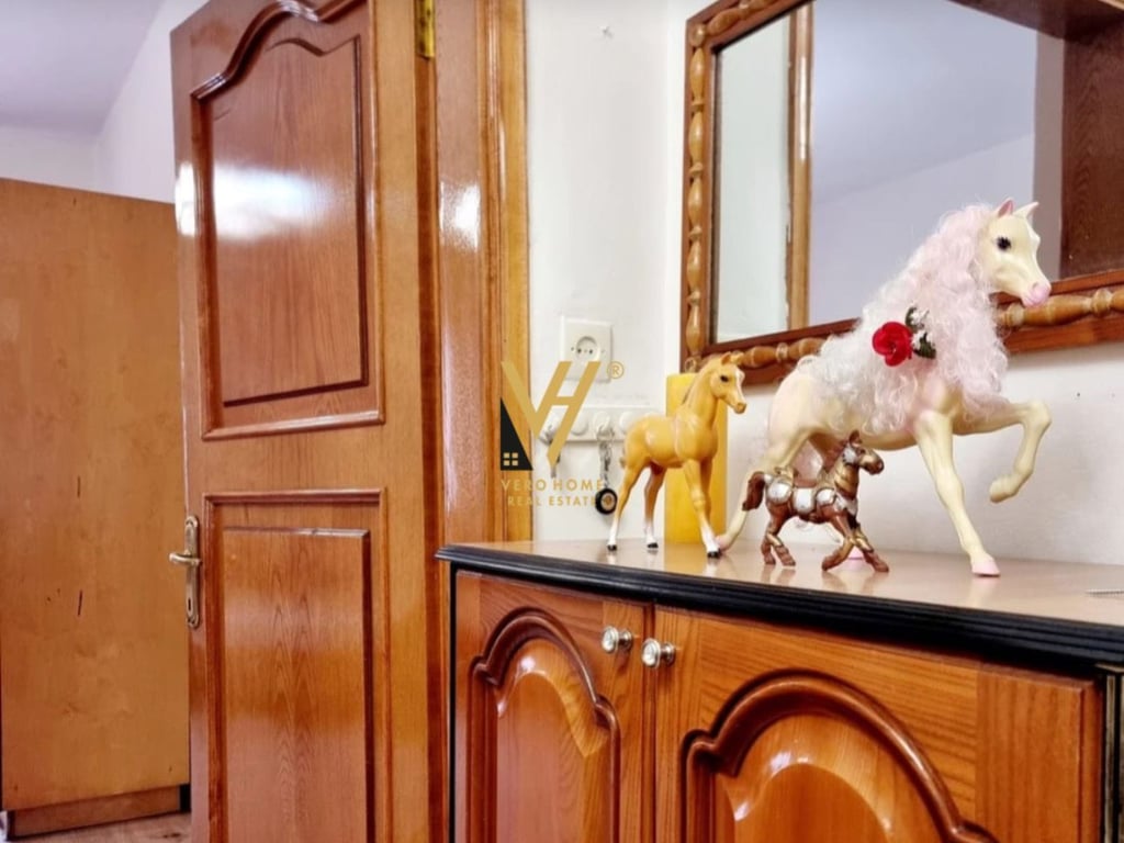 2+1 apartment for rent on Barrikadave Street, 600 euros.