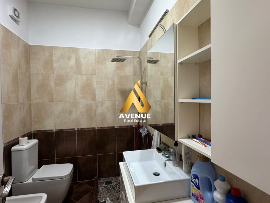 SHITET APARTAMENT 3+1+2, I MOBILUAR, LIQENI I THATE, PRANE HOTEL RADISONIT, TIRANE