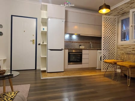 Apartament Me Qera 1+1 Tek Komuna e Parisit (ID B2101075) Tirane.