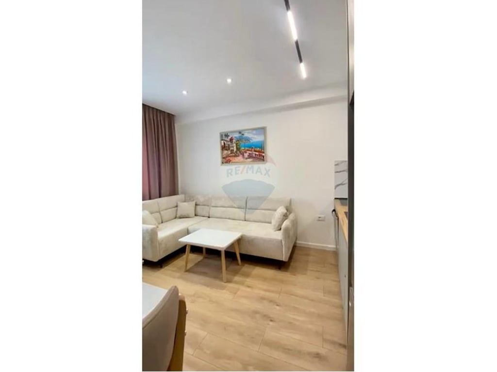 APARTAMENT 1+1 PER SHITJE TEK 21 DHJETORI !!