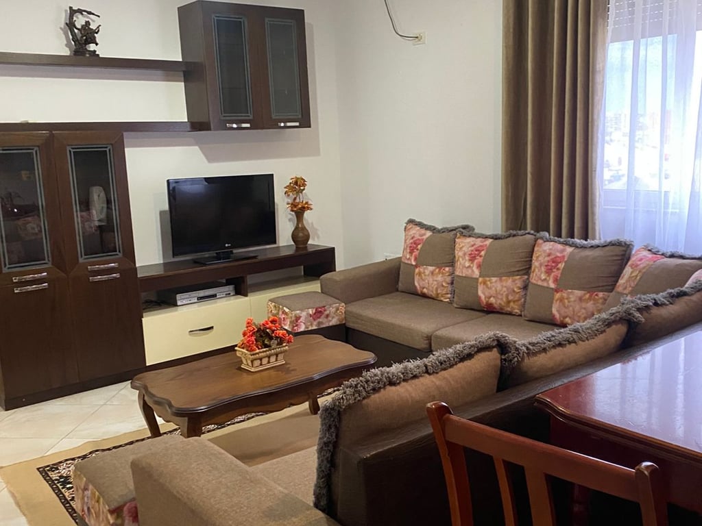 Appartamento 1+1 in affitto, Laprake via Anton Mazreku 400 mila lek