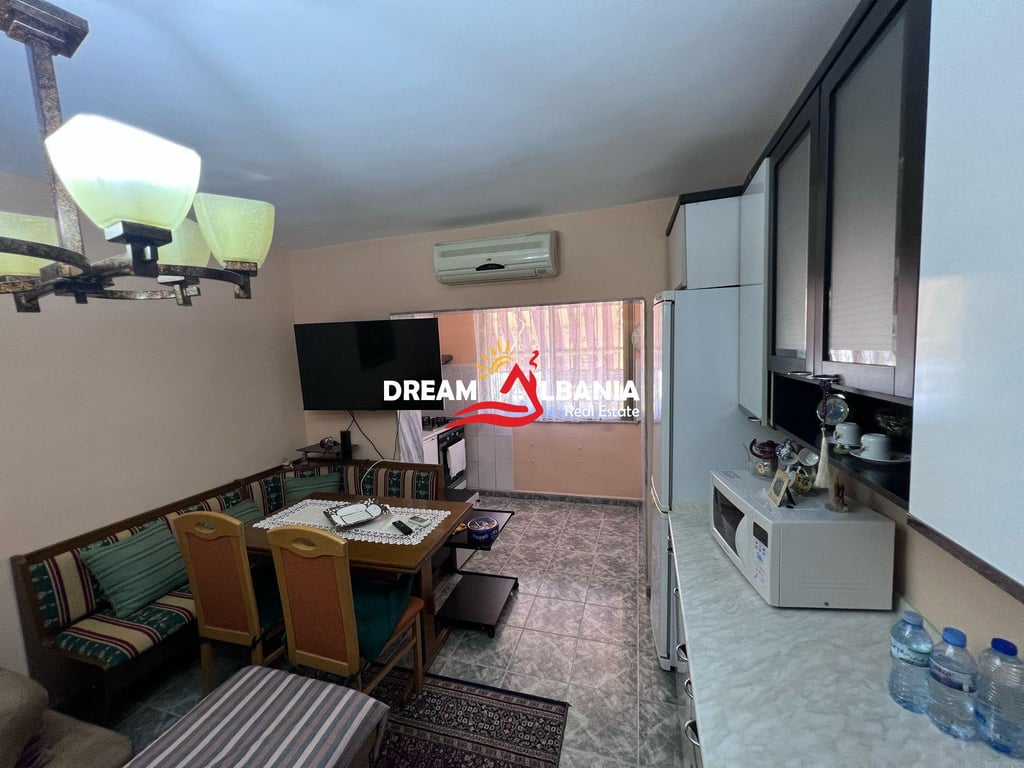 Appartamento 2+1 in affitto presso il Mercato Nuovo, vicino alla "Scuola Rossa" a Tirana (ID 42215255)