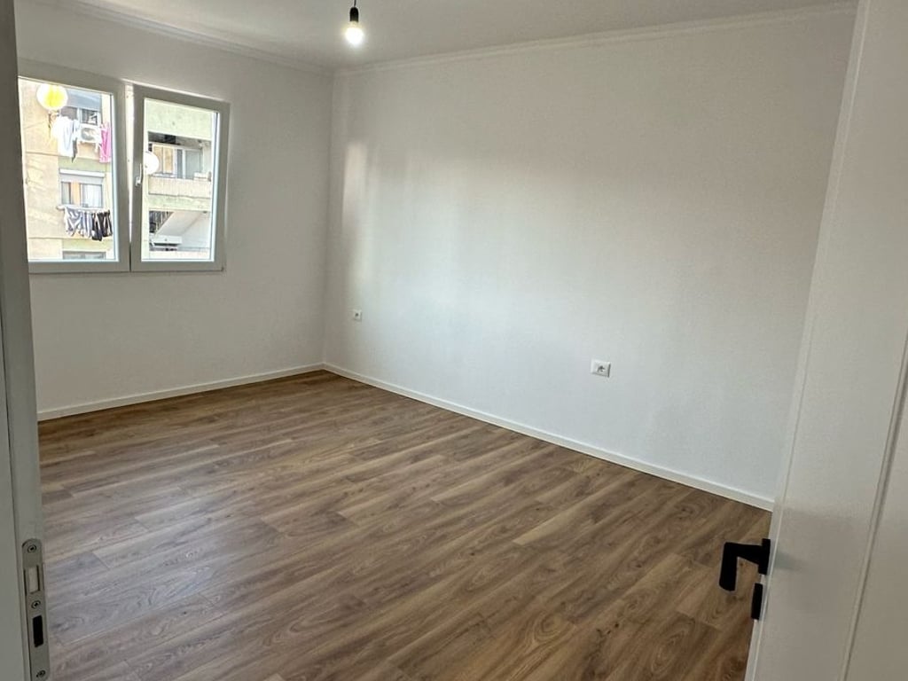 2+1 per SHITJE te Ish Parku i Autobuzave